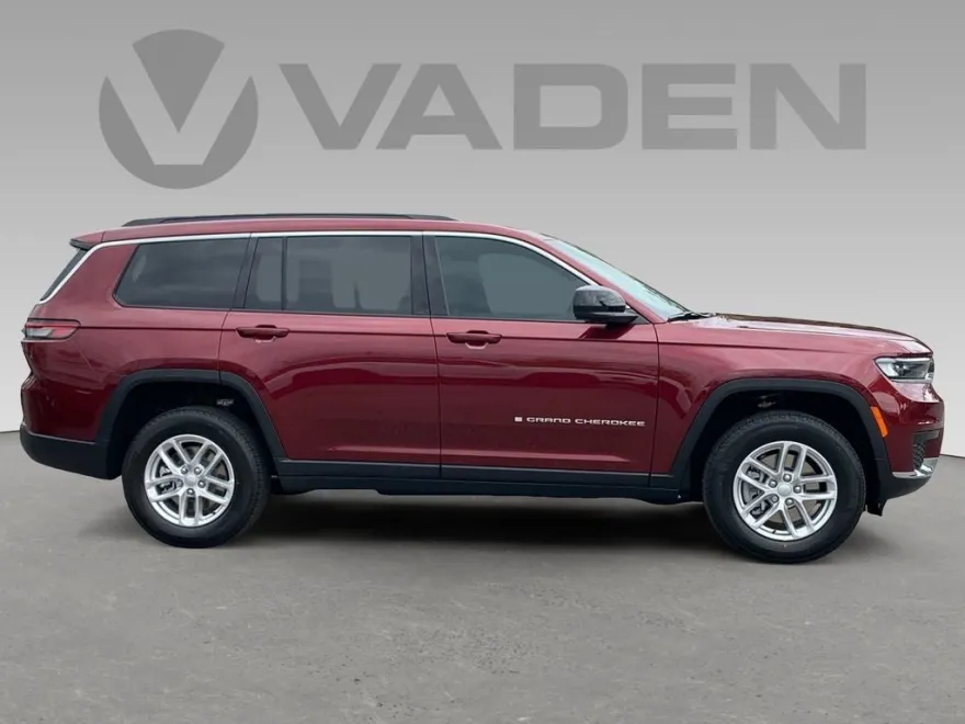 2025 Jeep Grand Cherokee Laredo photo 1