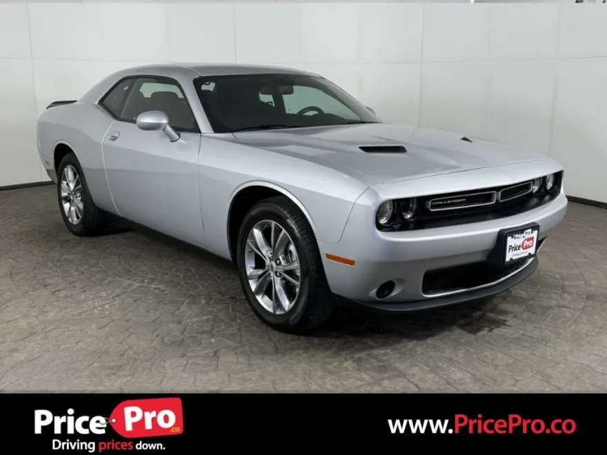 2023 Dodge Challenger SXT AWD photo 1
