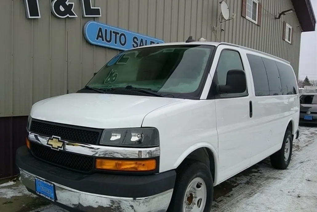 2020 Chevrolet Express LT Passenger photo 1