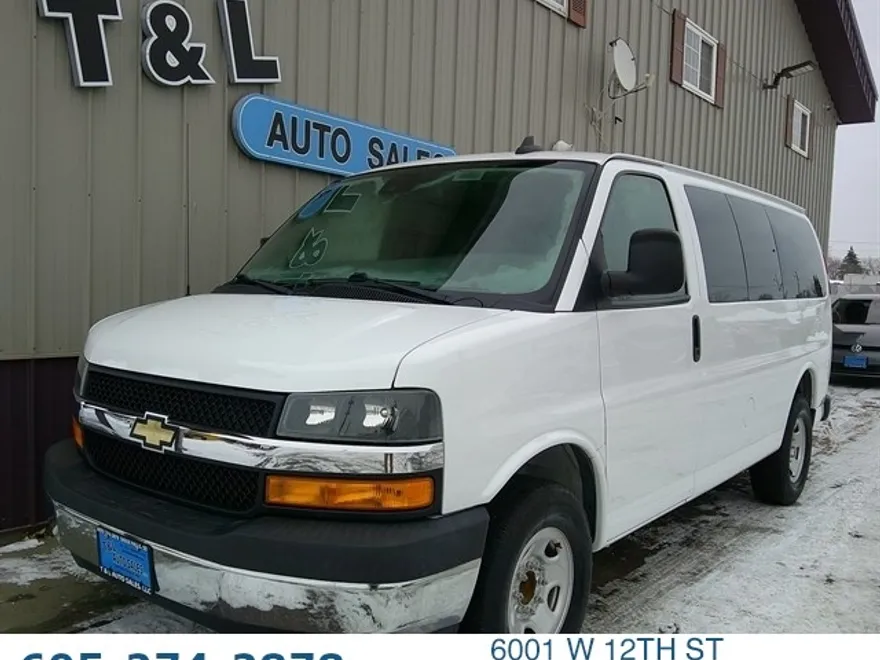 2020 Chevrolet Express LT Passenger photo 1