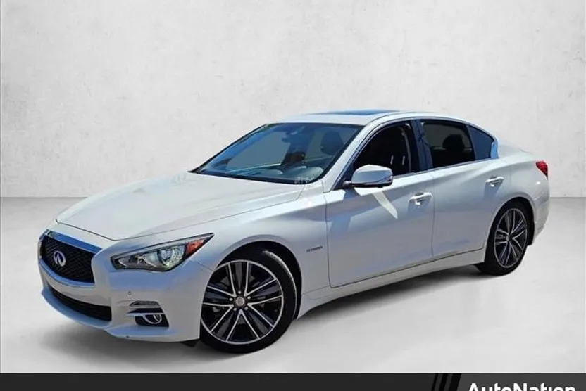 2016 Infiniti Q50 Hybrid photo 1