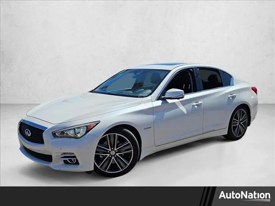 2016 Infiniti Q50 Hybrid photo 1