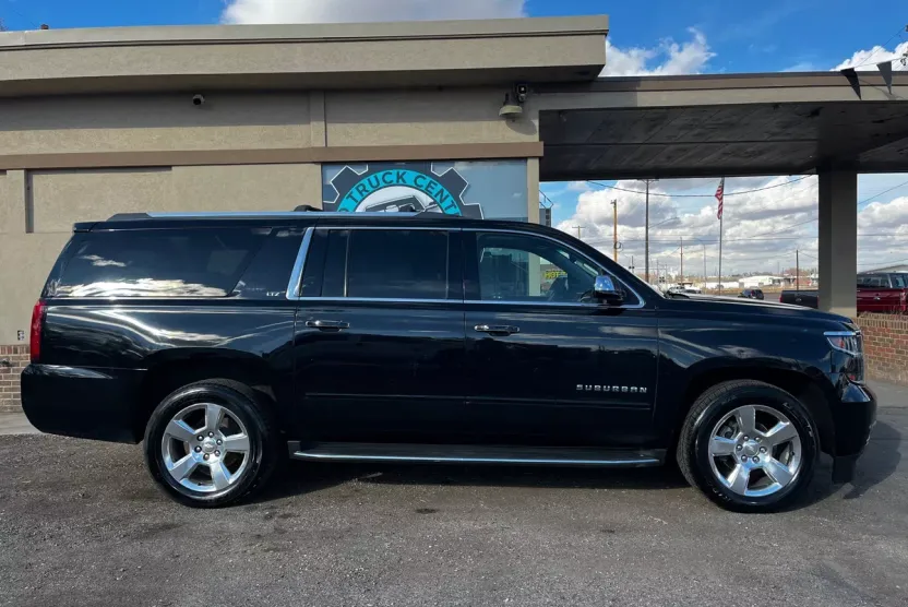 2016 Chevrolet Suburban LTZ photo 1