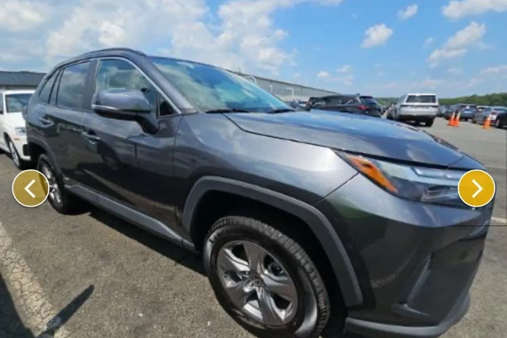 2023 Toyota RAV4 Hybrid XLE photo 1