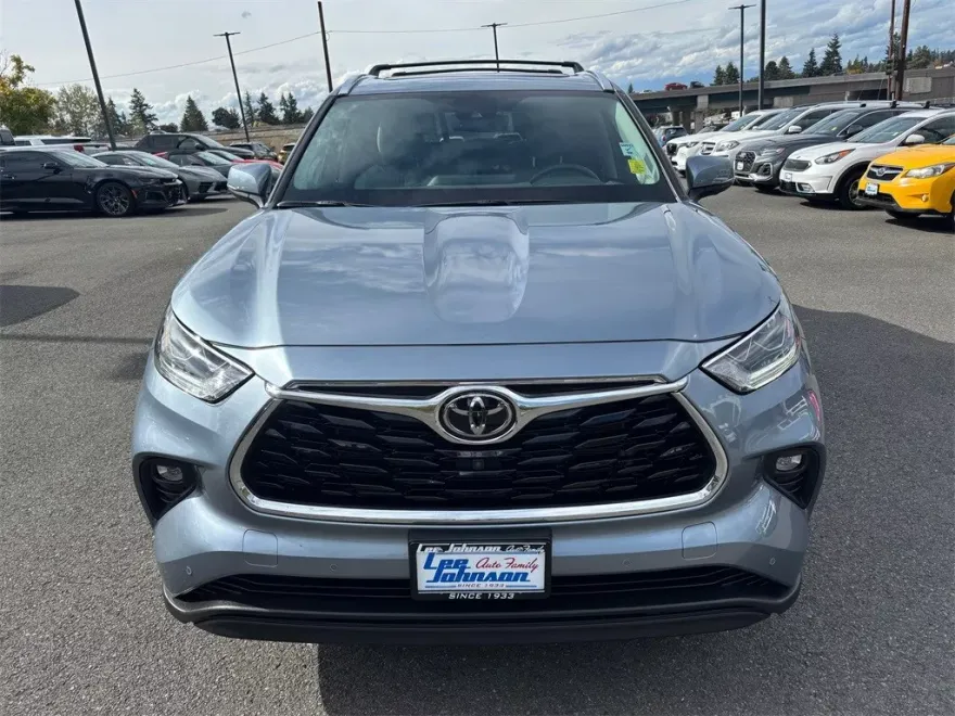 2022 Toyota Highlander Limited photo 1