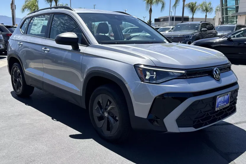 2025 Volkswagen Taos S photo 1