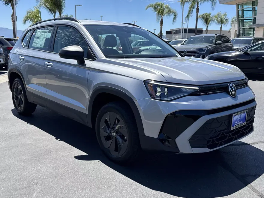 2025 Volkswagen Taos S photo 1