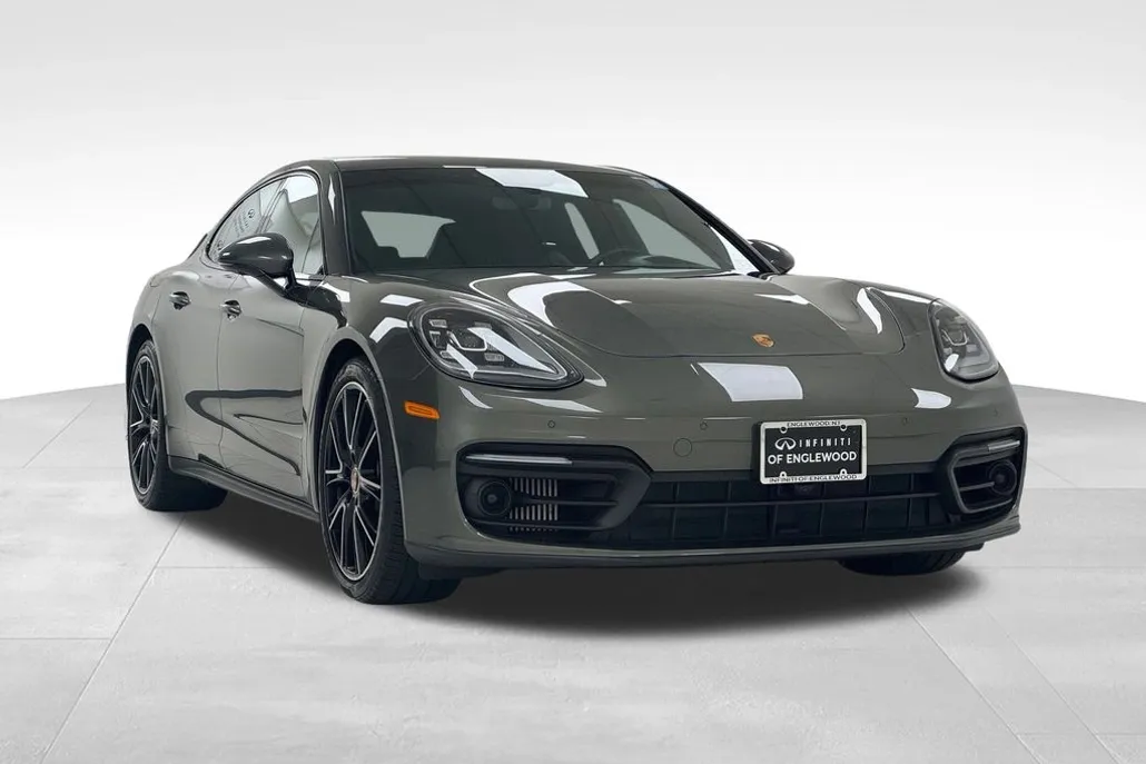 2023 Porsche Panamera 4 Platinum photo 1