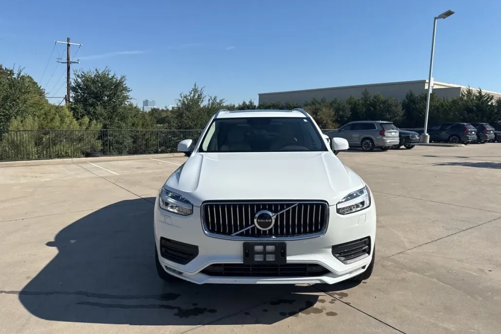 2021 Volvo XC90 T6 Momentum photo 1