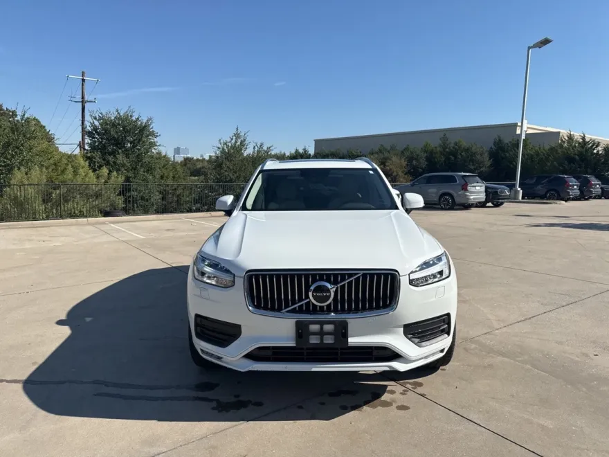 2021 Volvo XC90 T6 Momentum photo 1