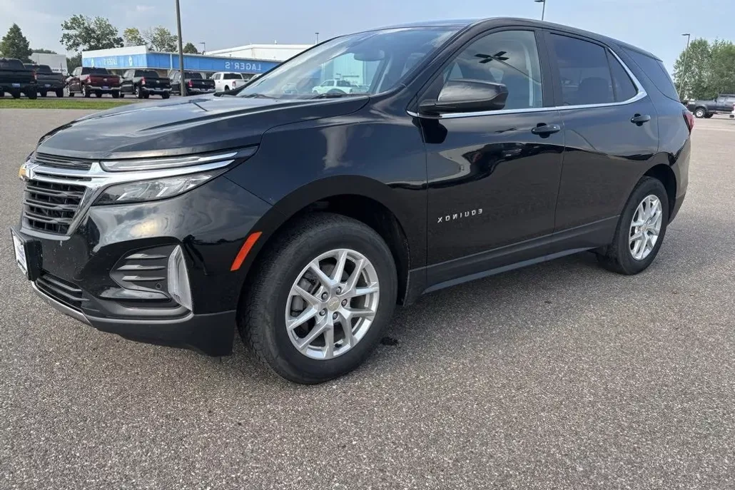 2022 Chevrolet Equinox LT photo 1