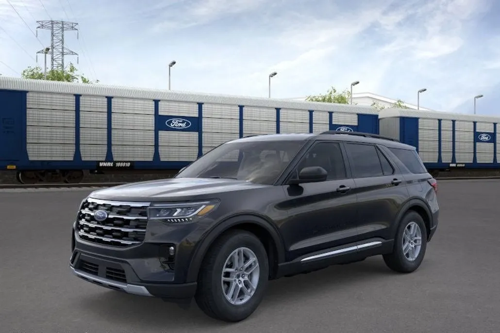 2025 Ford Explorer photo 1