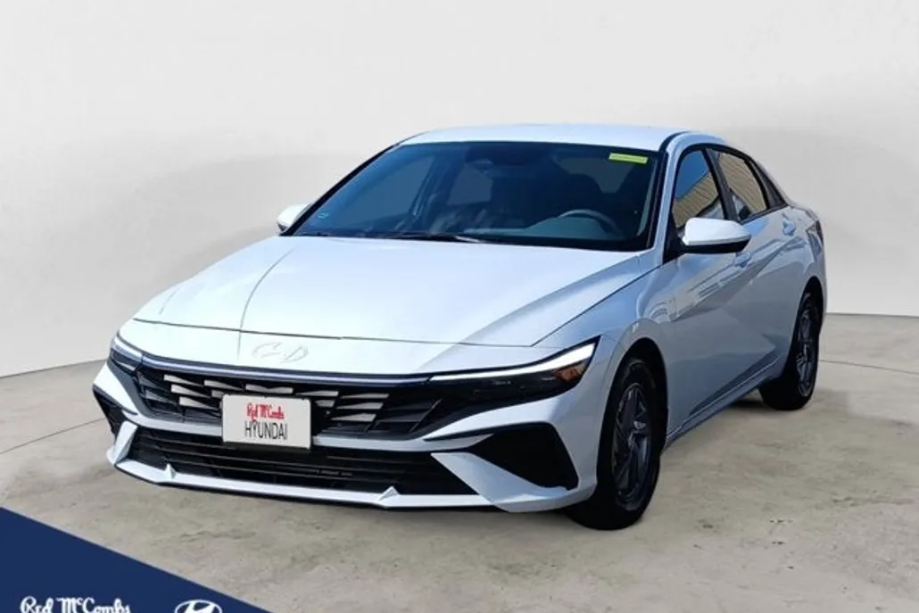 2025 Hyundai Elantra SE photo 1