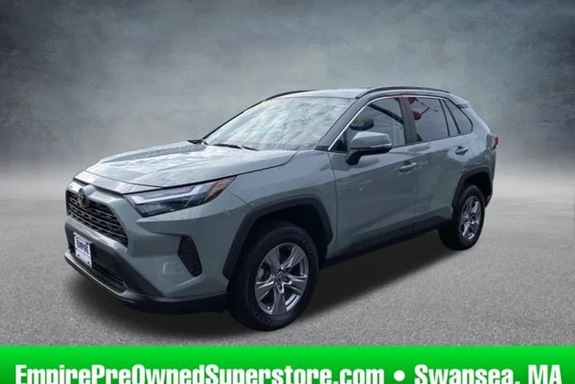 2023 Toyota RAV4 XLE photo 1