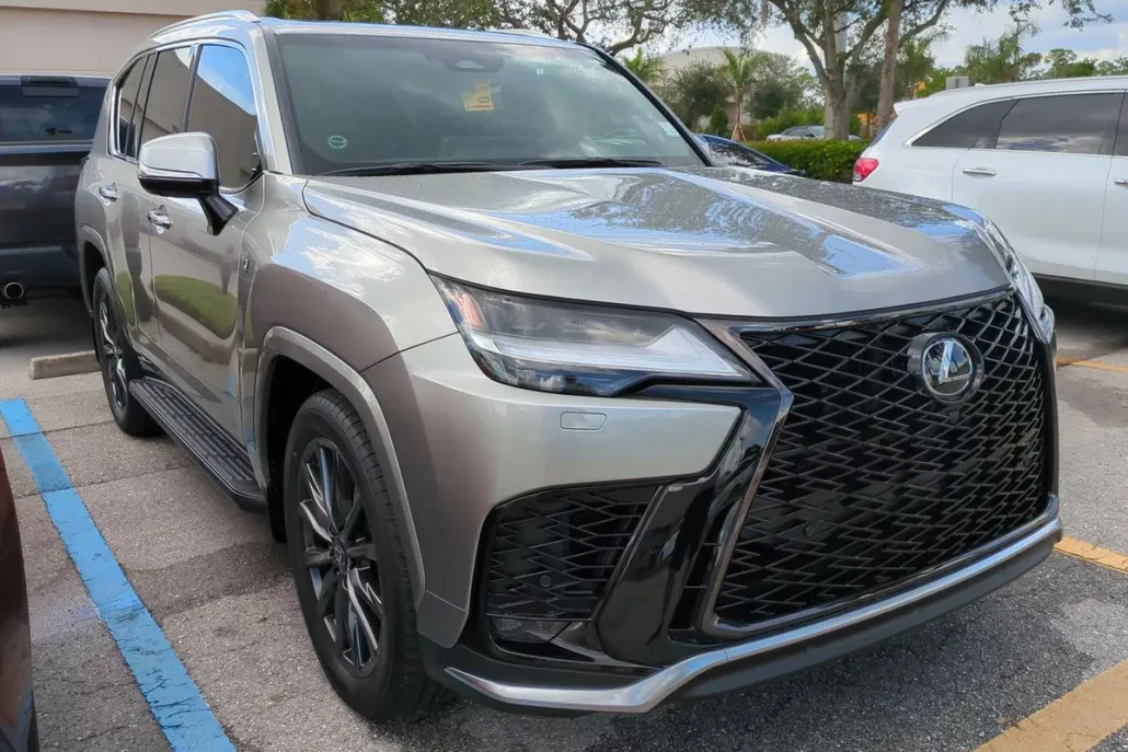 2025 Lexus LX 600 F SPORT Handling photo 1