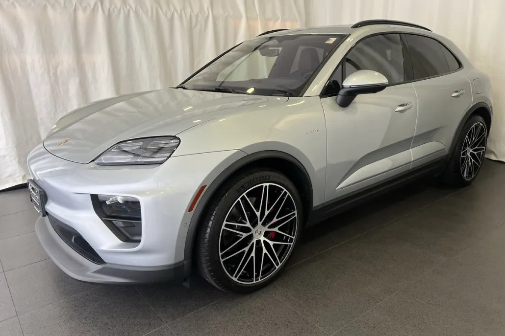 2025 Porsche Macan Electric photo 1