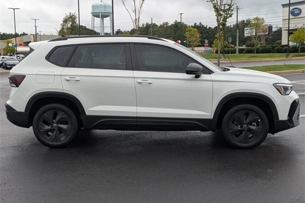2025 Volkswagen Taos S photo 1