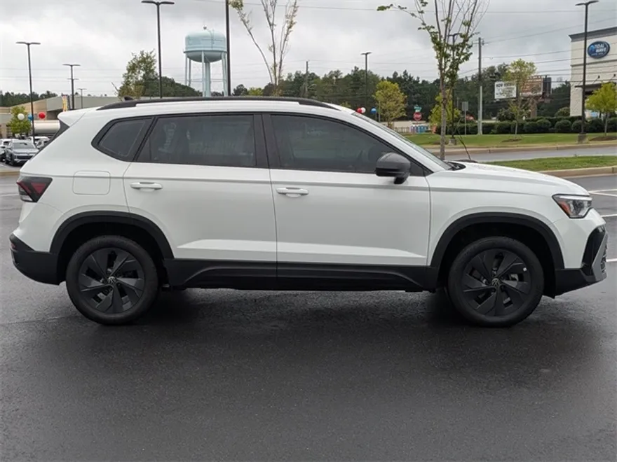 2025 Volkswagen Taos S photo 1