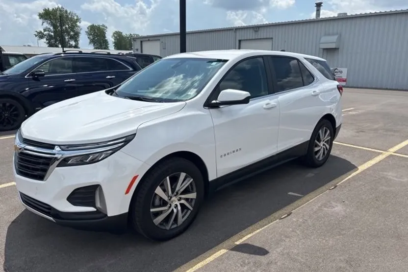 2022 Chevrolet Equinox LT photo 1