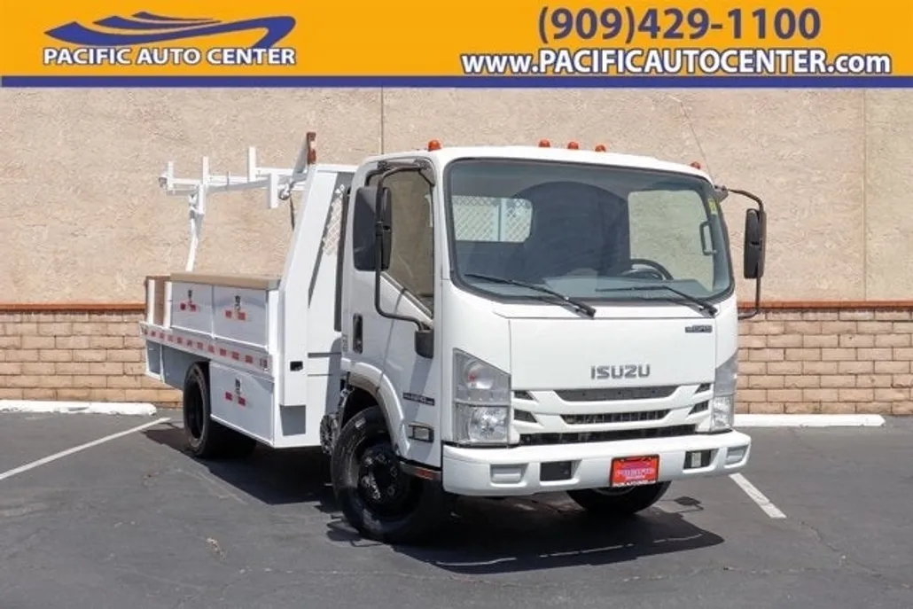 2019 Isuzu NPR photo 1