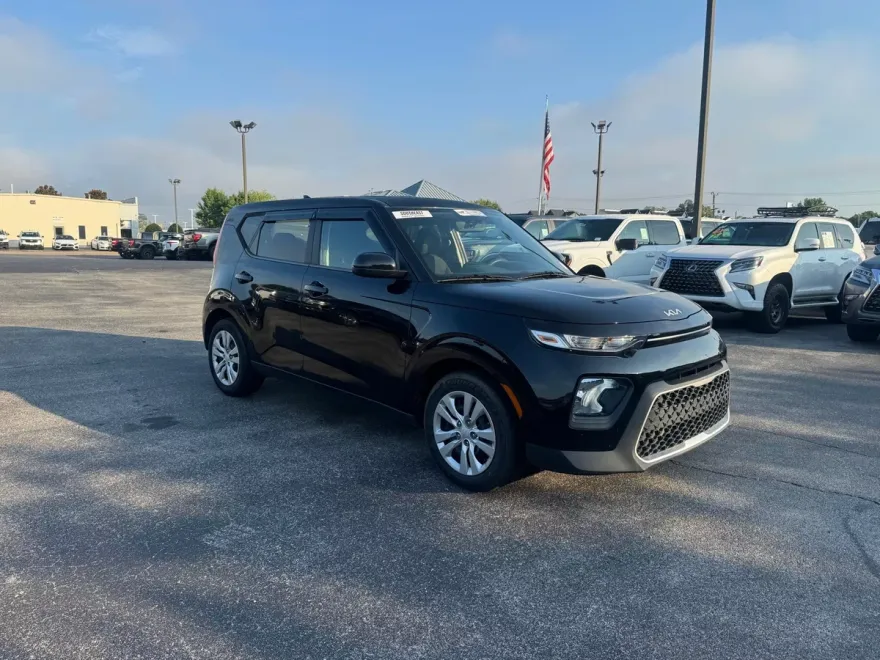 2022 Kia Soul LX photo 1