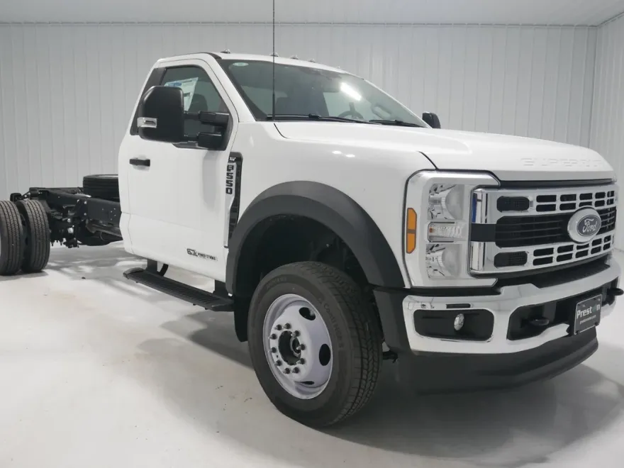 2024 Ford F-550 XLT photo 1
