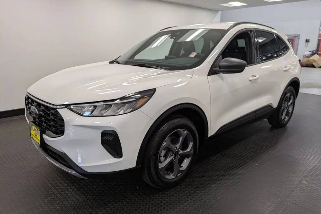 2025 Ford Escape ST-Line photo 1