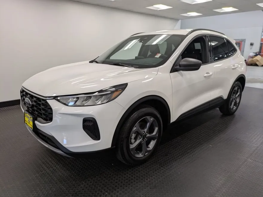 2025 Ford Escape ST-Line photo 1