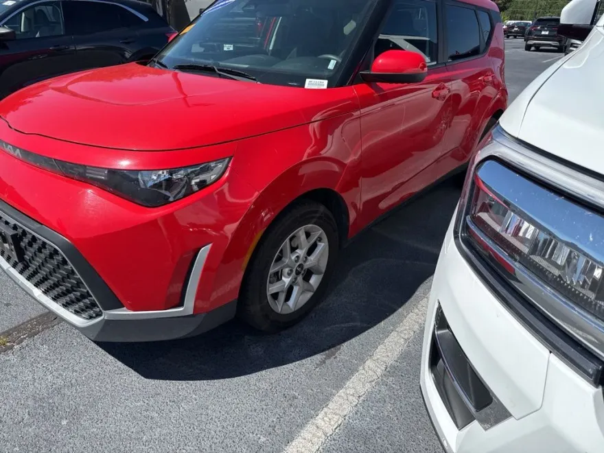 2023 Kia Soul LX photo 1