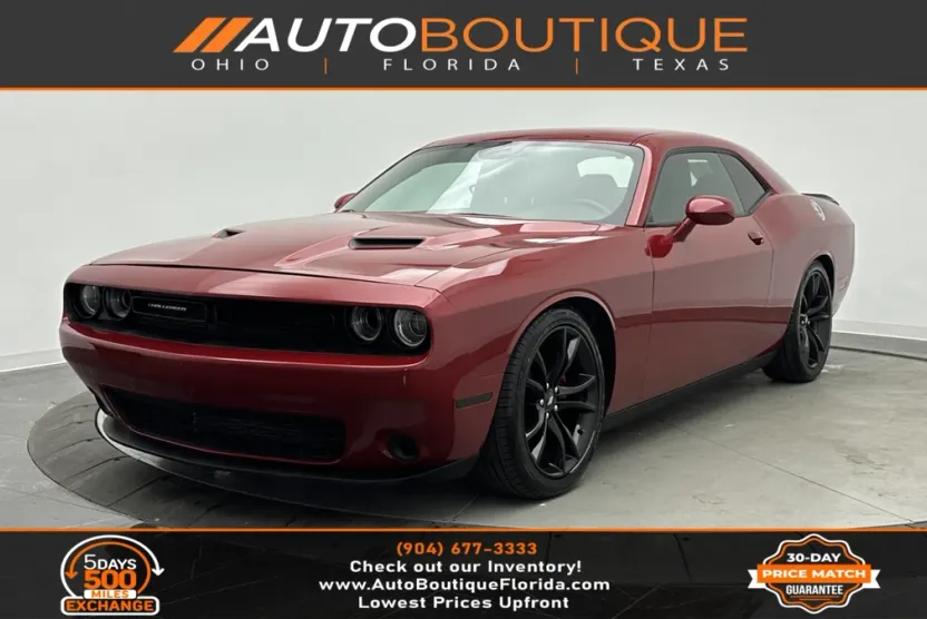 2017 Dodge Challenger SXT photo 1