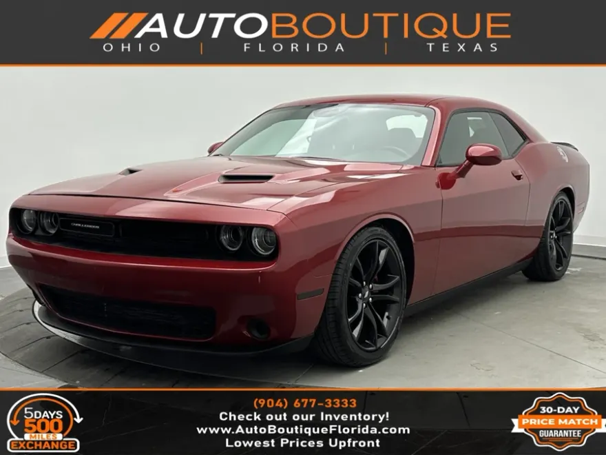 2017 Dodge Challenger SXT photo 1