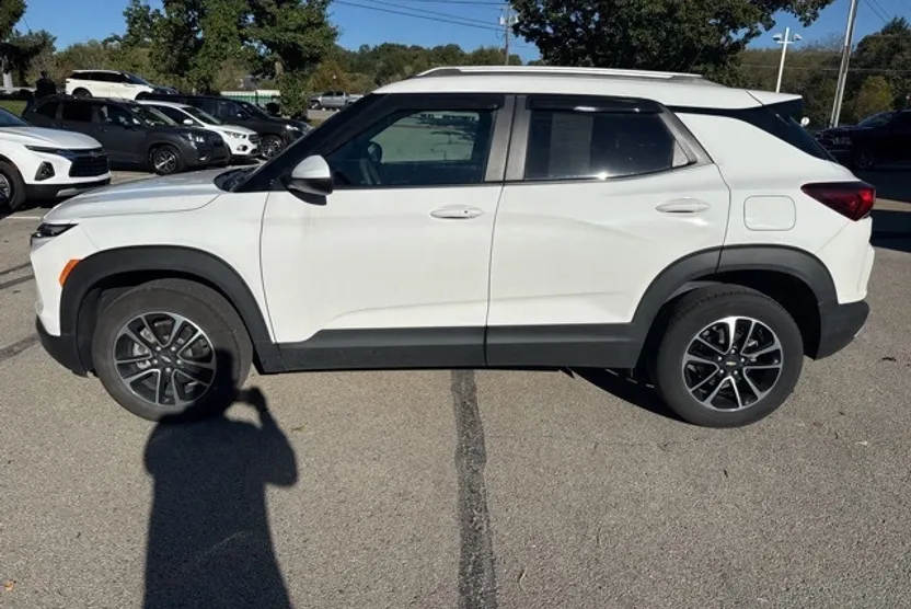 2024 Chevrolet Trailblazer LT photo 1