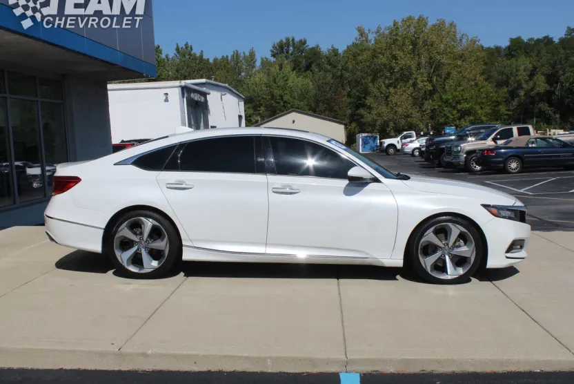 2018 Honda Accord Touring 1.5T photo 1
