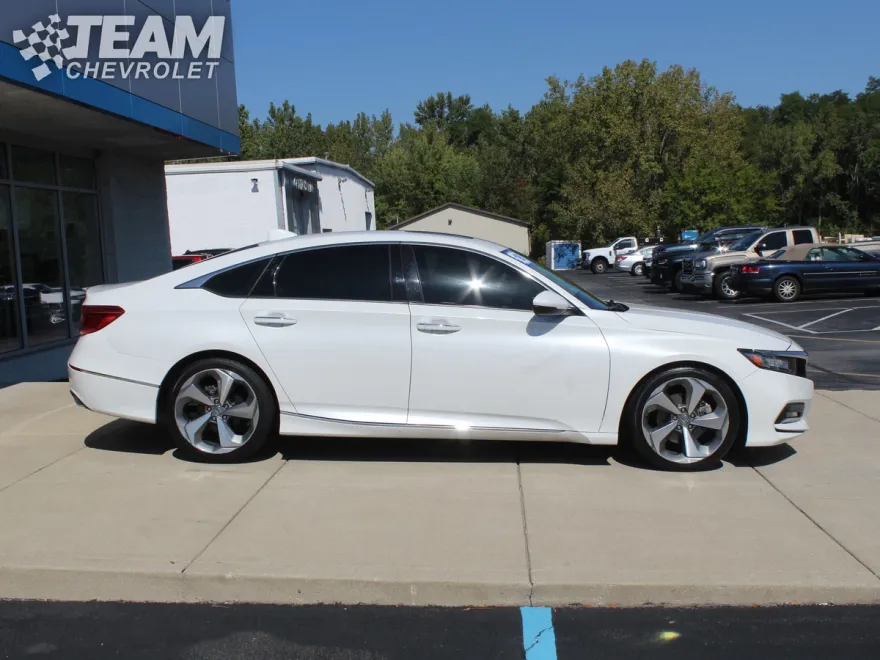2018 Honda Accord Touring 1.5T photo 1