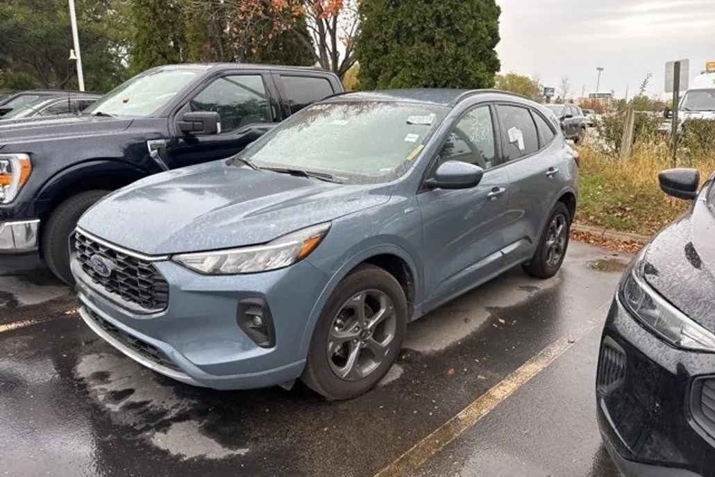 2023 Ford Escape ST-Line Select photo 1