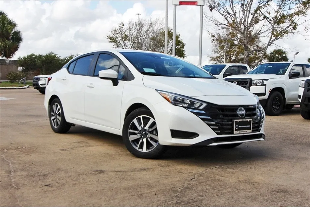2025 Nissan Versa 1.6 SV photo 1