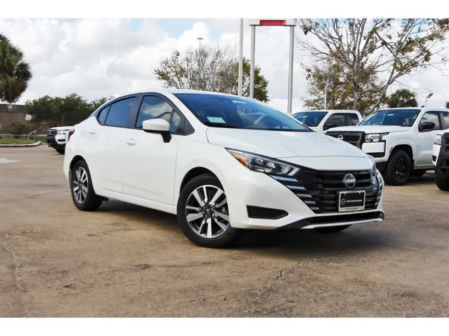 2025 Nissan Versa 1.6 SV photo 1