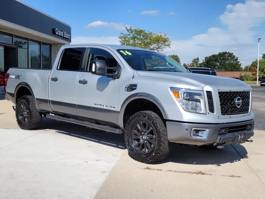 2016 Nissan Titan PRO-4X photo 1