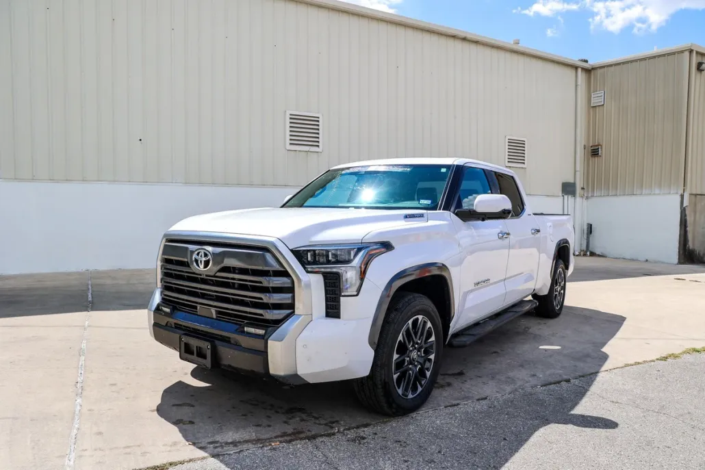 2025 Toyota Tundra Limited photo 1