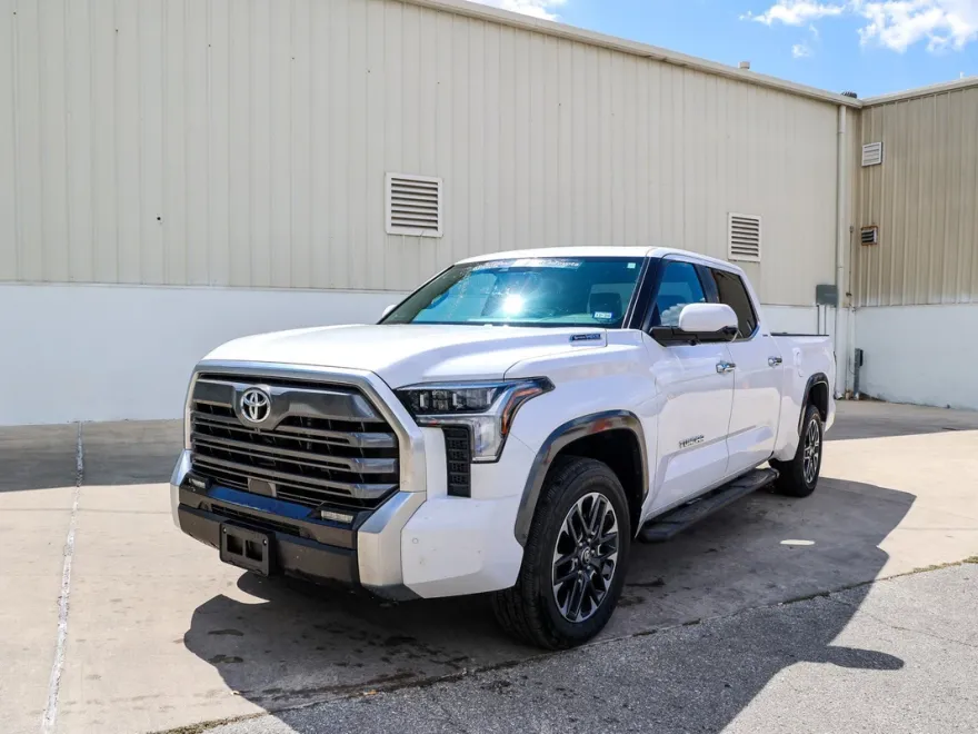 2025 Toyota Tundra Limited photo 1