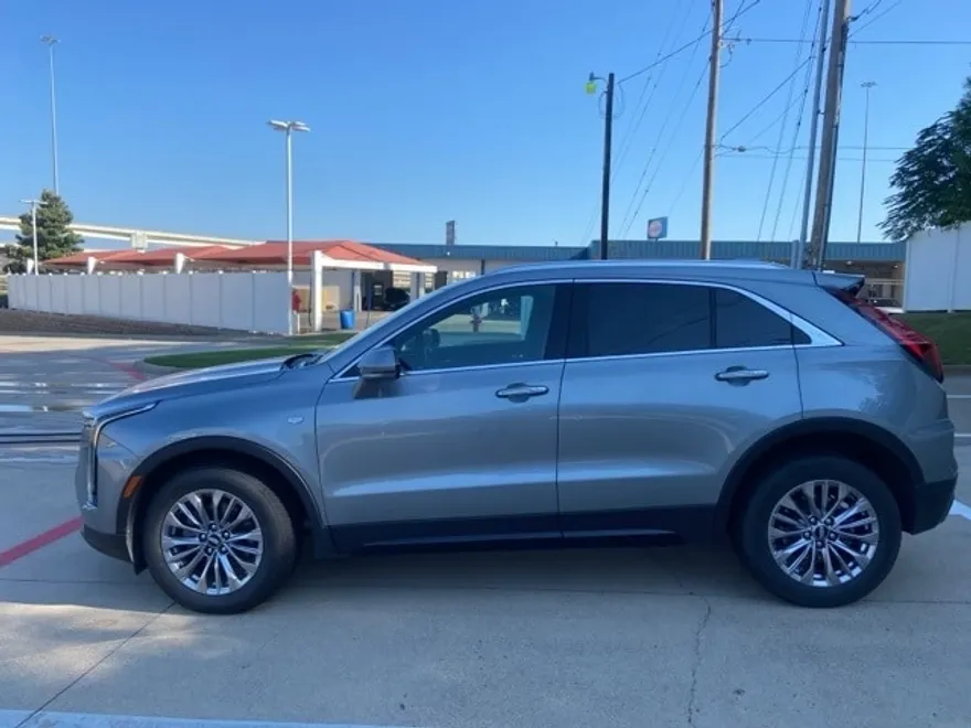 2024 Cadillac XT4 Premium Luxury photo 1
