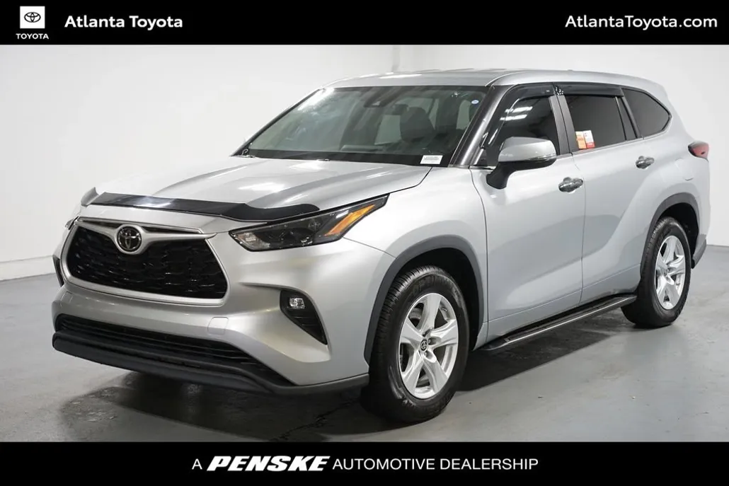 2023 Toyota Highlander LE photo 1