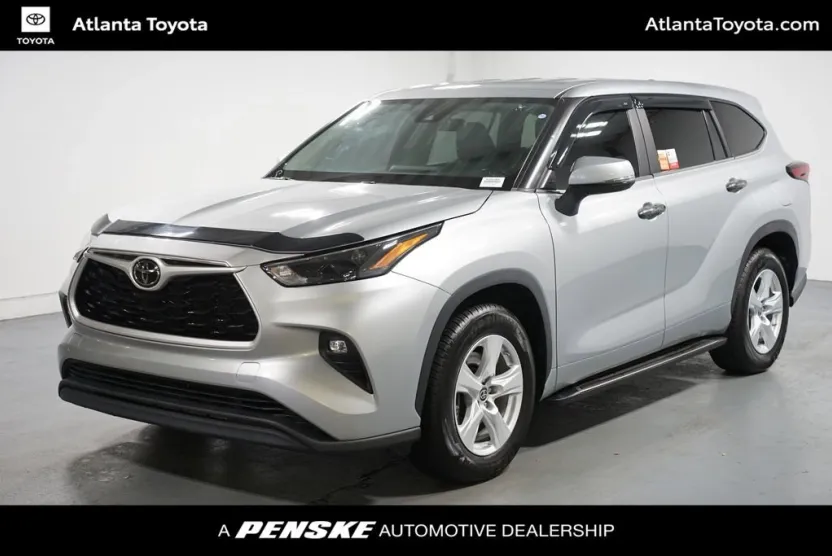 2023 Toyota Highlander LE photo 1