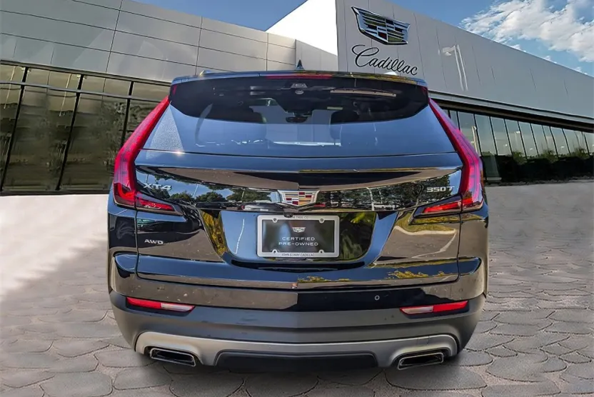 2022 Cadillac XT4 Premium Luxury photo 1