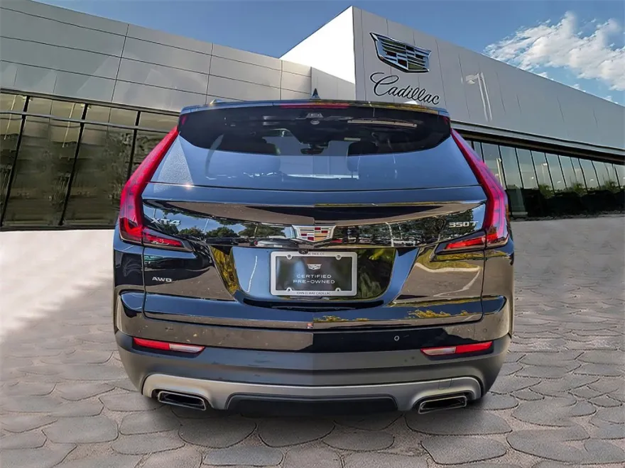 2022 Cadillac XT4 Premium Luxury photo 1