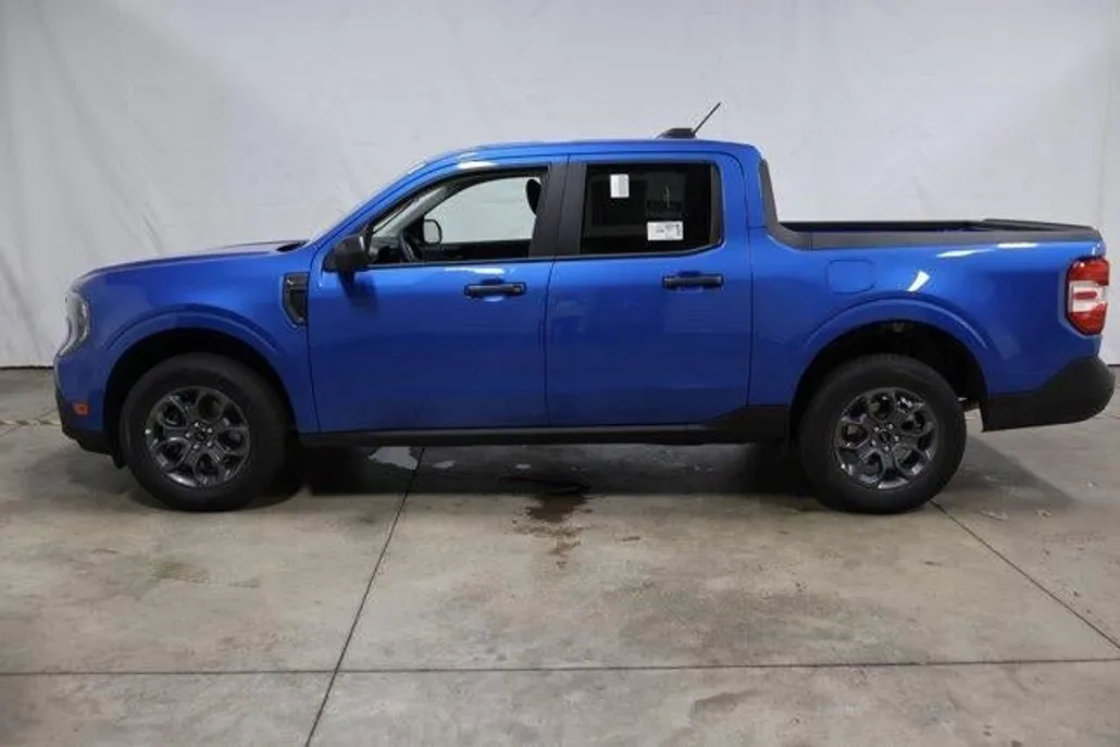 2025 Ford Maverick XLT photo 1