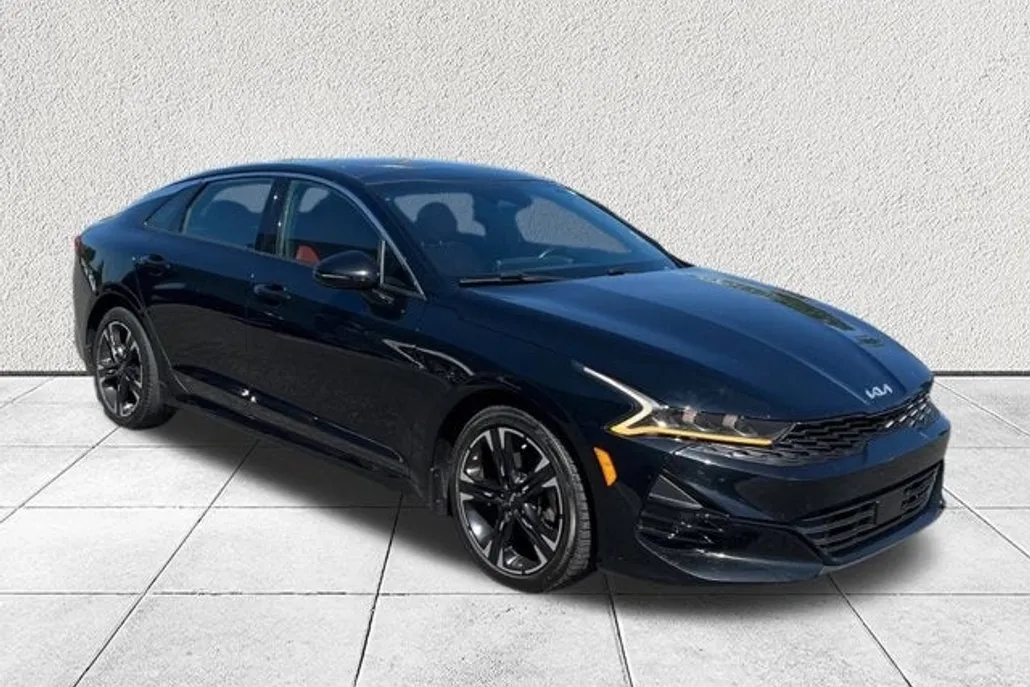 2022 Kia K5 GT-Line photo 1