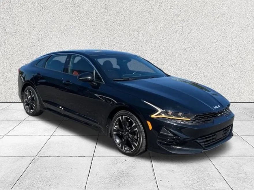 2022 Kia K5 GT-Line photo 1