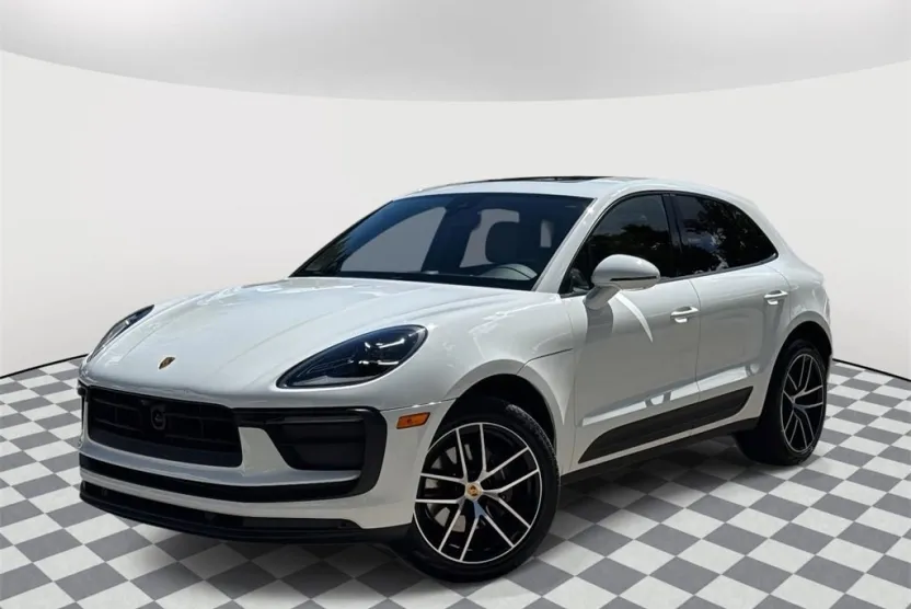 2023 Porsche Macan T photo 1