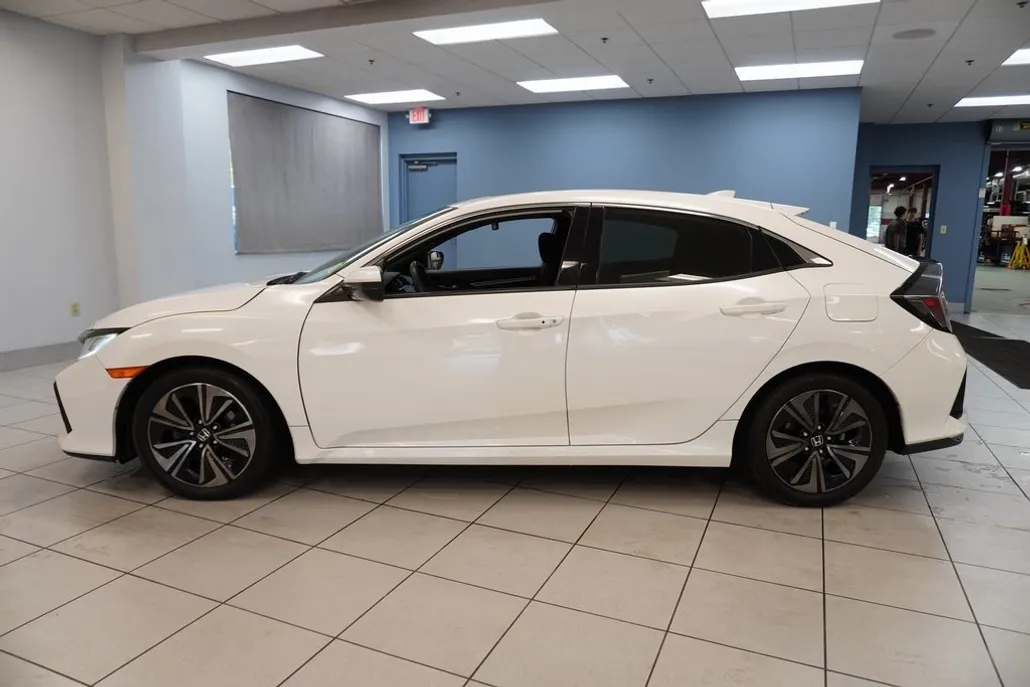 2017 Honda Civic EX Hatchback photo 1